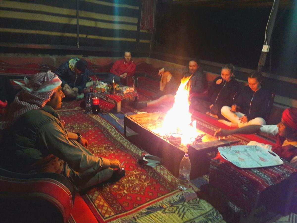 7 Pillars Camp & Jeep Tour In Wadi Rum Desert מראה חיצוני תמונה