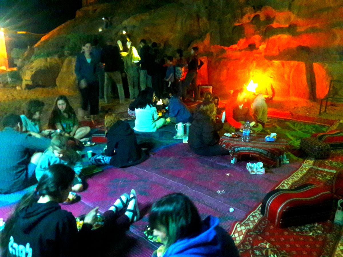 7 Pillars Camp & Jeep Tour In Wadi Rum Desert מראה חיצוני תמונה