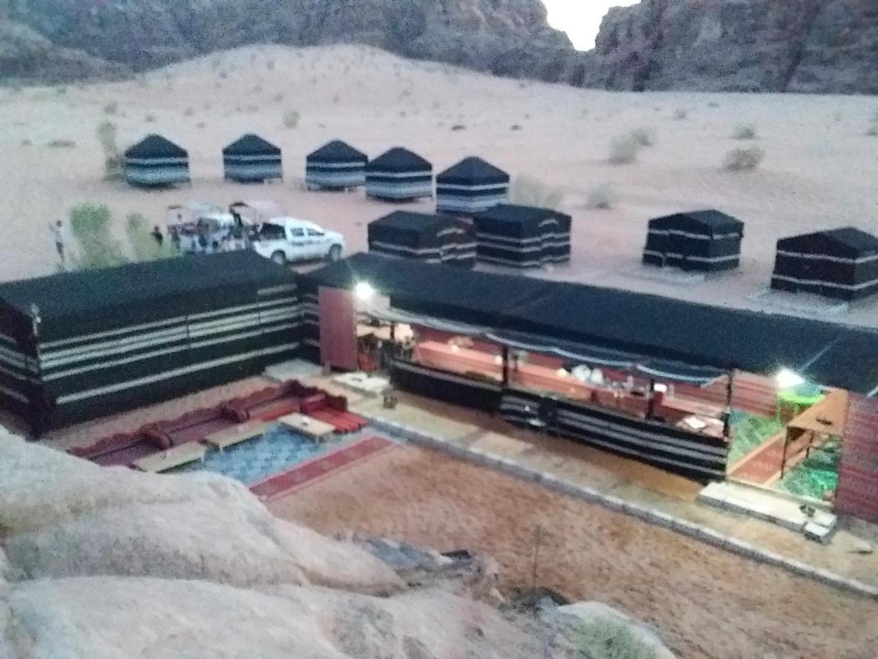 7 Pillars Camp & Jeep Tour In Wadi Rum Desert מראה חיצוני תמונה