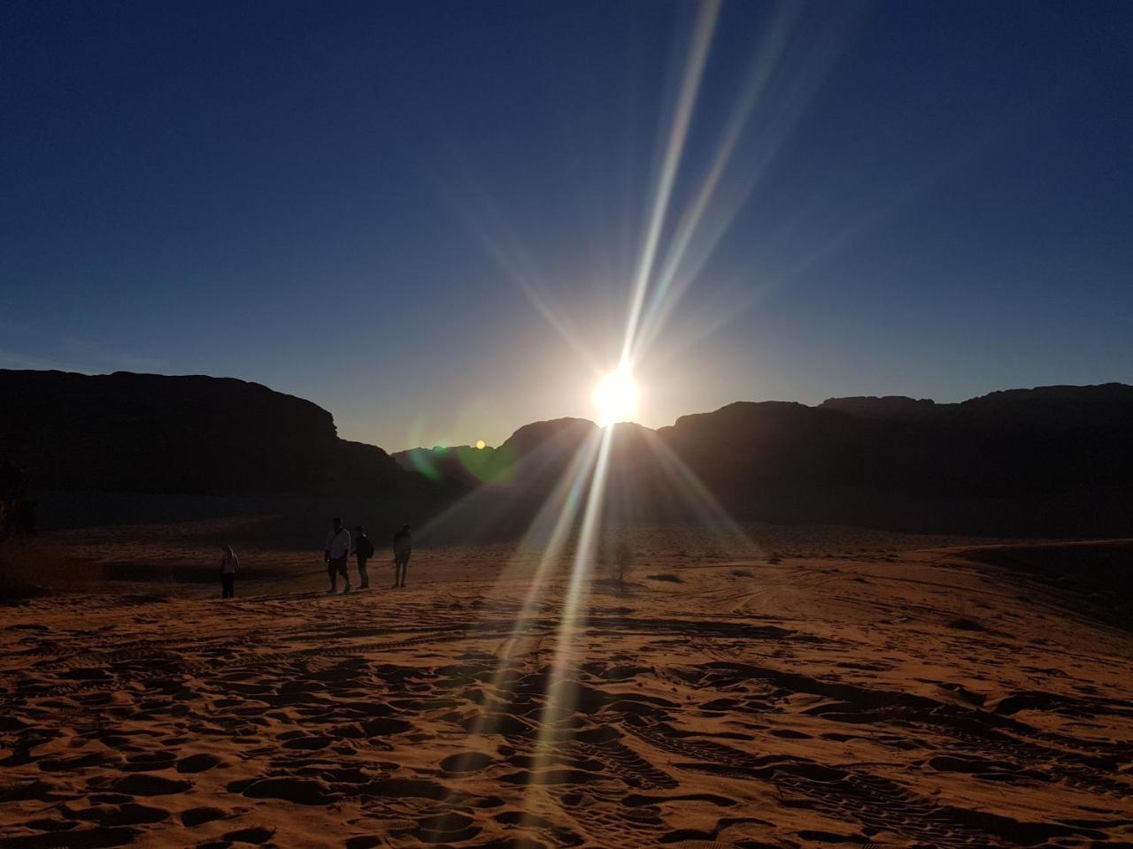 7 Pillars Camp & Jeep Tour In Wadi Rum Desert מראה חיצוני תמונה